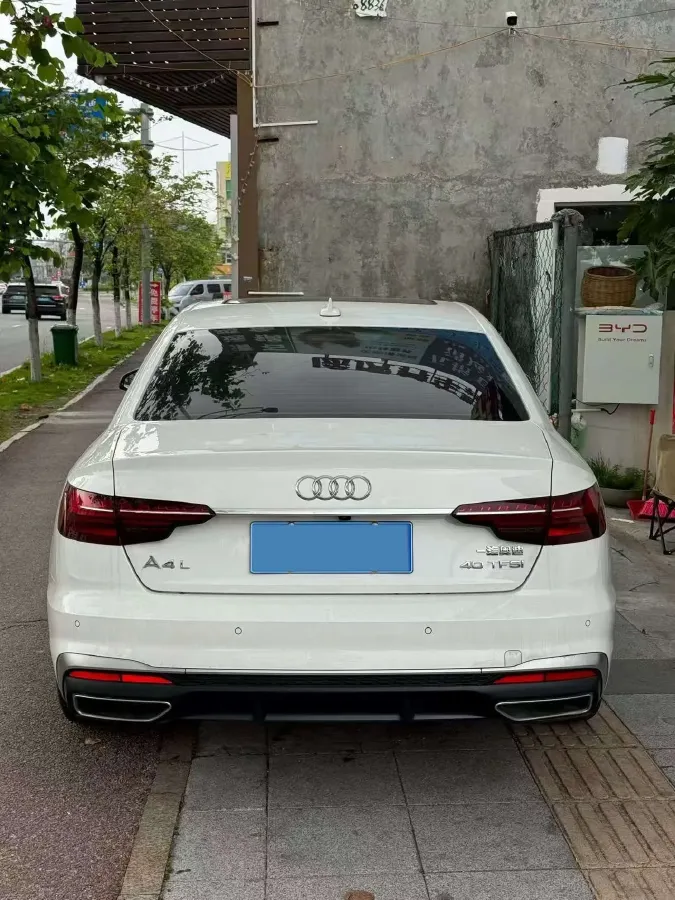2022 Audi A4L 2.0T 190HP L4 7DCT,autocango,china used car exporter,china ev exporter,chinese used car exporter,chinese used ev exporter