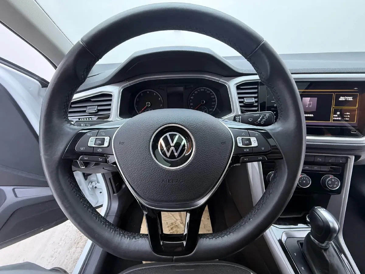 2021 Volkswagen T-Roc 1.4T 150HP L4 7DCT,autocango,china used car exporter,china ev exporter,chinese used car exporter,chinese used ev exporter