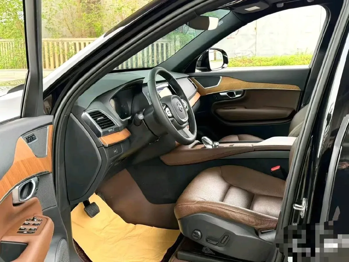 2024 Volvo XC90 2.0T 250HP L4 8AT,autocango,china used car exporter,china ev exporter,chinese used car exporter,chinese used ev exporter