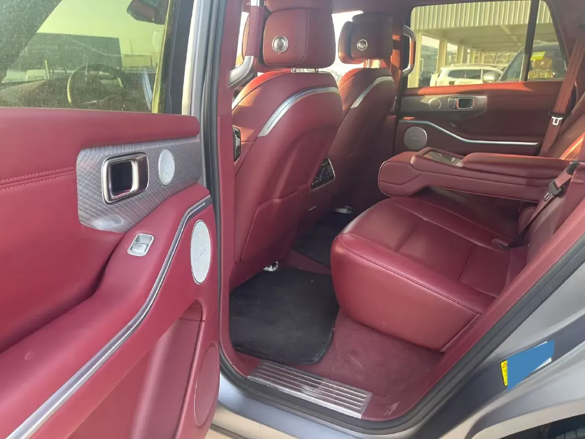 2024 Tank 700 3.0T 360HP V6 9AT PHEV 37.1KWH,autocango,china used car exporter,china ev exporter,chinese used car exporter,chinese used ev exporter