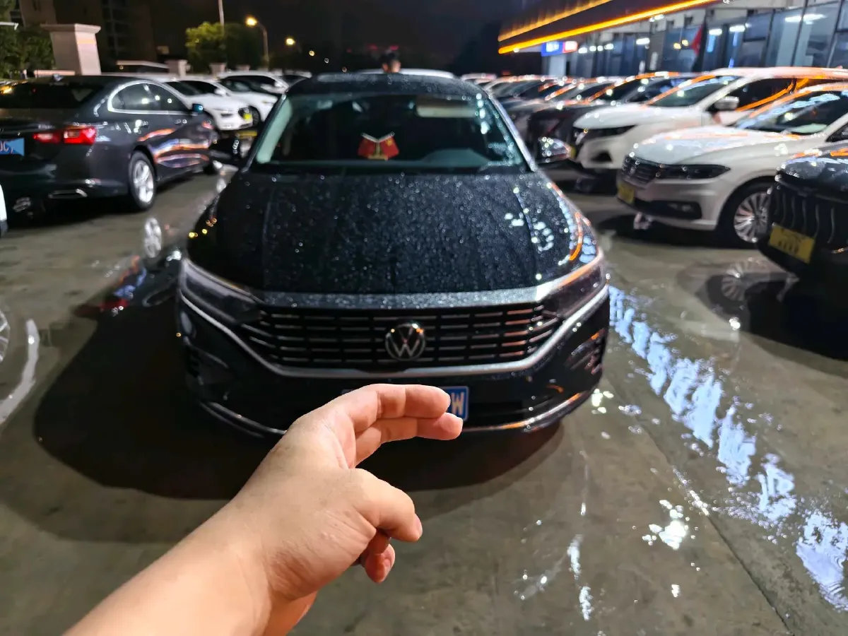 2023 Volkswagen Passat 2.0T 186HP L4 7DCT,autocango,china used car exporter,china ev exporter,chinese used car exporter,chinese used ev exporter
