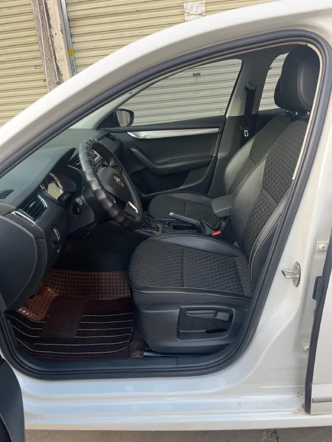 2019 Skoda Octavia 1.4T 150HP L4 7DCT,autocango,china used car exporter,china ev exporter,chinese used car exporter,chinese used ev exporter