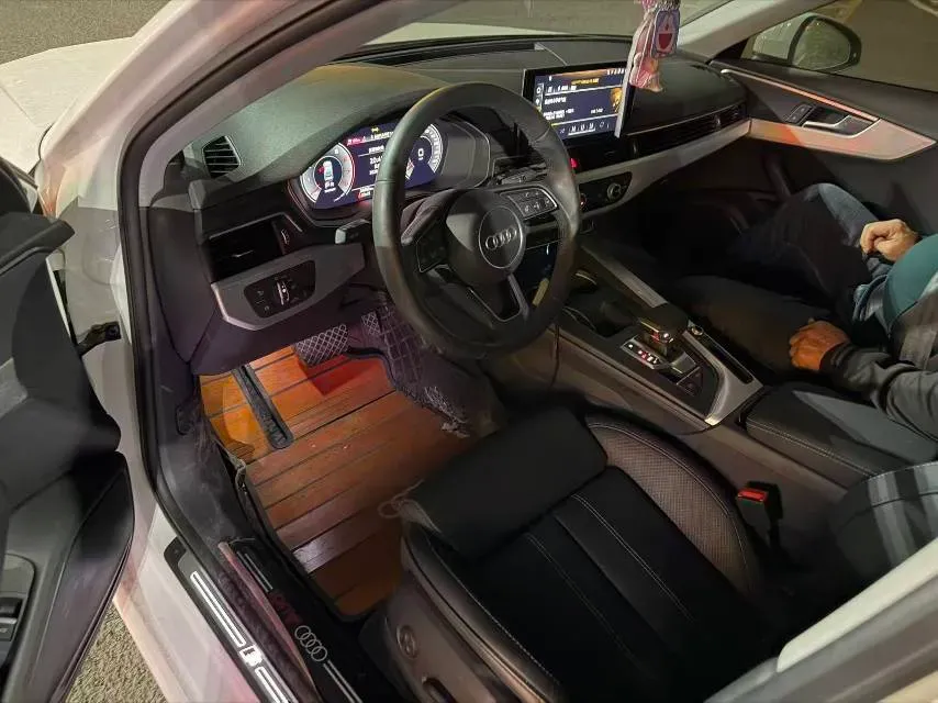 2020 Audi A4L 2.0T 190HP L4 7DCT,autocango,china used car exporter,china ev exporter,chinese used car exporter,chinese used ev exporter