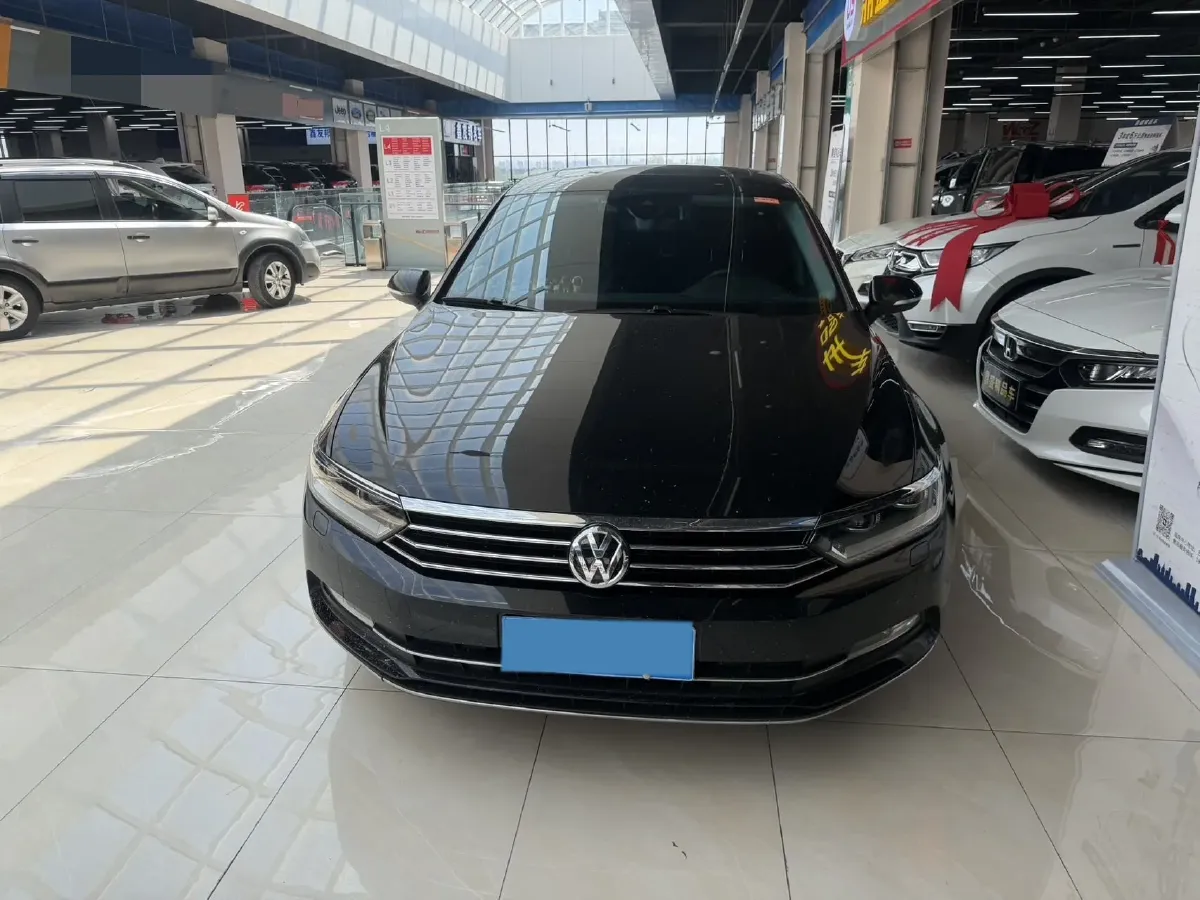 2017 Volkswagen Magotan 2.0T 220HP L4 7DCT,autocango,china used car exporter,china ev exporter,chinese used car exporter,chinese used ev exporter