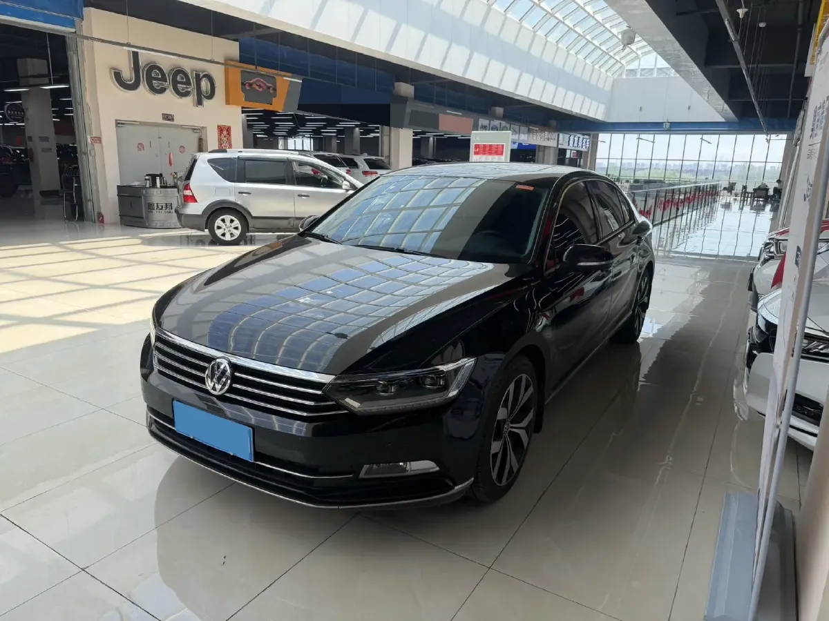 2017 Volkswagen Magotan 2.0T 220HP L4 7DCT,autocango,china used car exporter,china ev exporter,chinese used car exporter,chinese used ev exporter