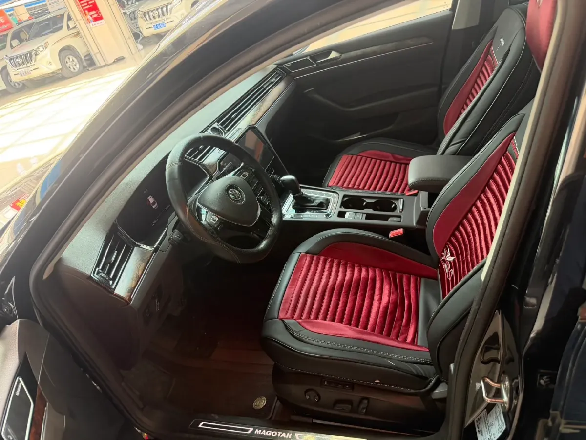2017 Volkswagen Magotan 2.0T 220HP L4 7DCT,autocango,china used car exporter,china ev exporter,chinese used car exporter,chinese used ev exporter