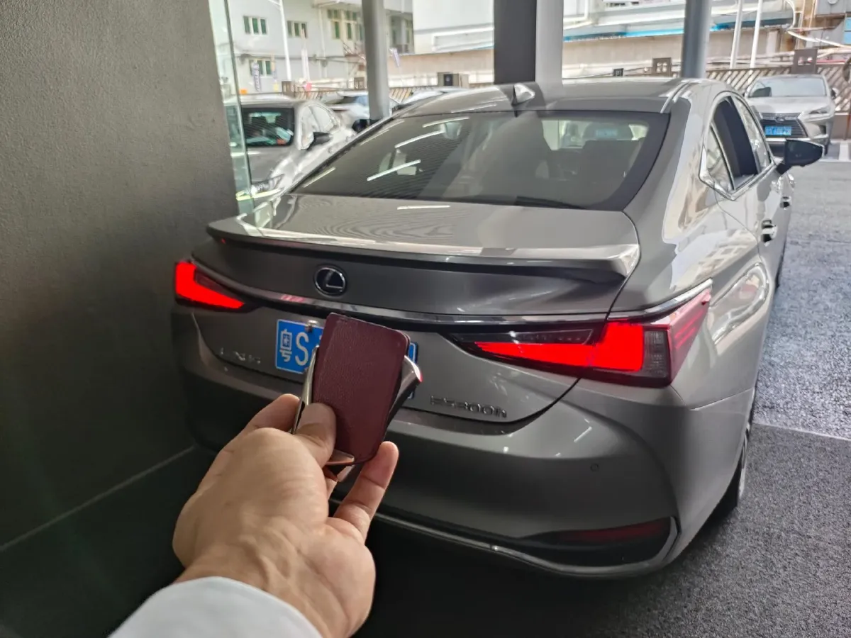 2018 Lexus ES 2.5L 178HP L4 E-CVT Hybrid,autocango,china used car exporter,china ev exporter,chinese used car exporter,chinese used ev exporter