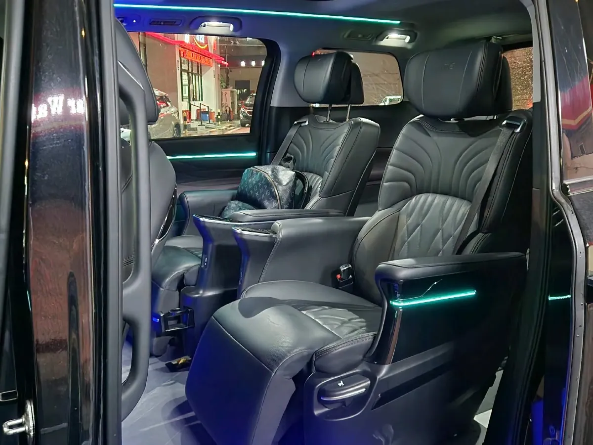 2024 GAC Trumpchi M8 2.0T 252HP L4 8AT,autocango,china used car exporter,china ev exporter,chinese used car exporter,chinese used ev exporter