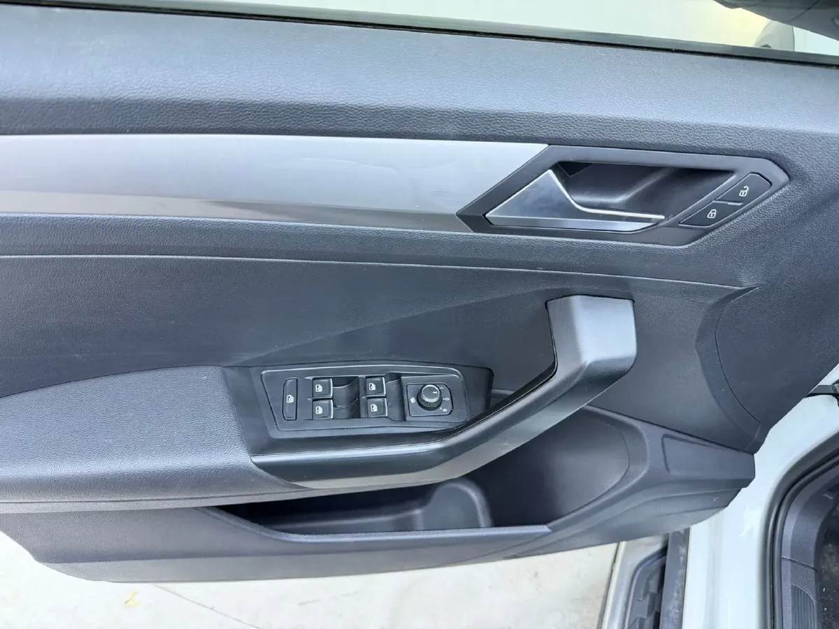 2021 Volkswagen T-Roc 1.4T 150HP L4 7DCT,autocango,china used car exporter,china ev exporter,chinese used car exporter,chinese used ev exporter