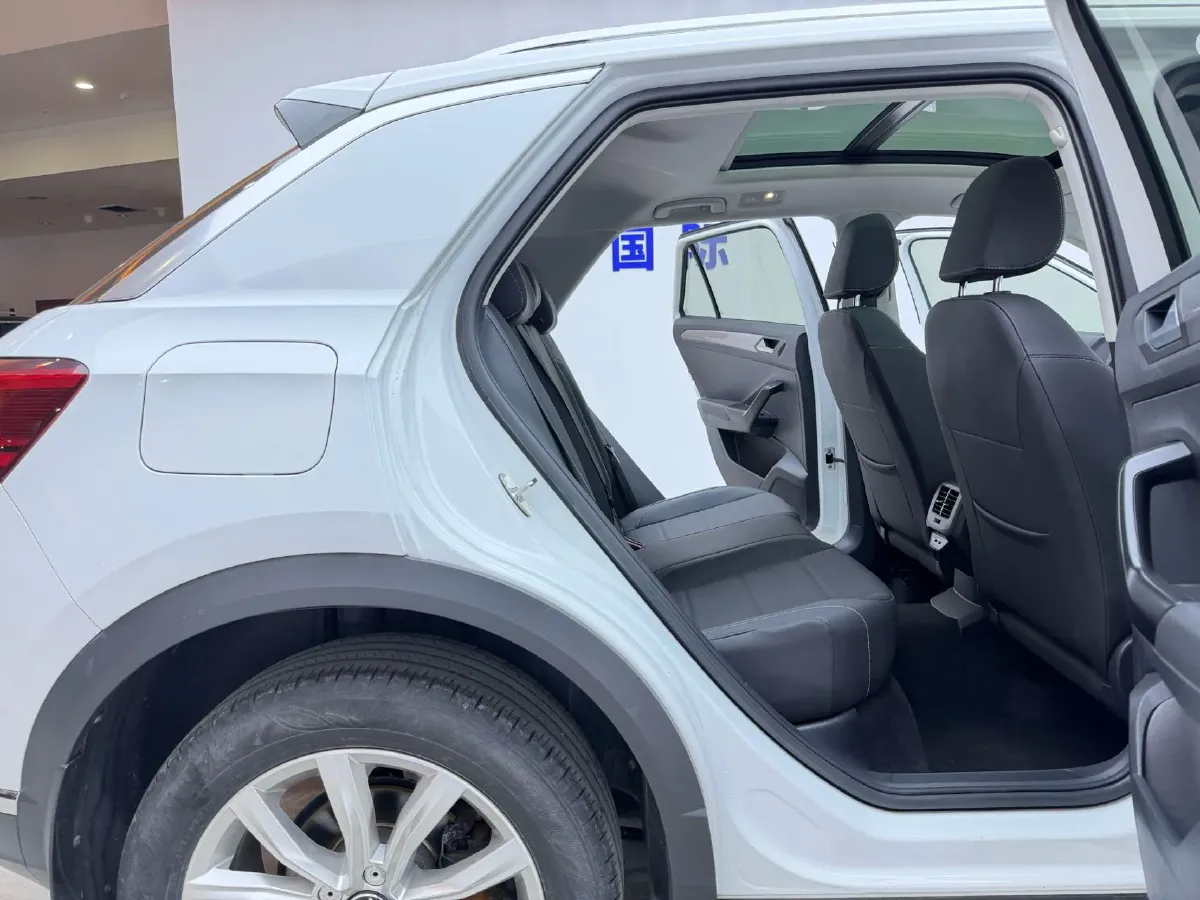 2021 Volkswagen T-Roc 1.4T 150HP L4 7DCT,autocango,china used car exporter,china ev exporter,chinese used car exporter,chinese used ev exporter