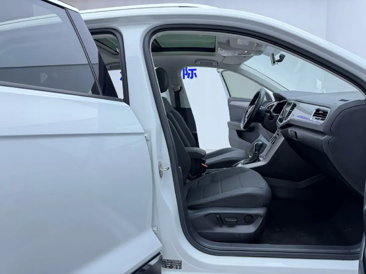 2021 Volkswagen T-Roc 1.4T 150HP L4 7DCT,autocango,china used car exporter,china ev exporter,chinese used car exporter,chinese used ev exporter