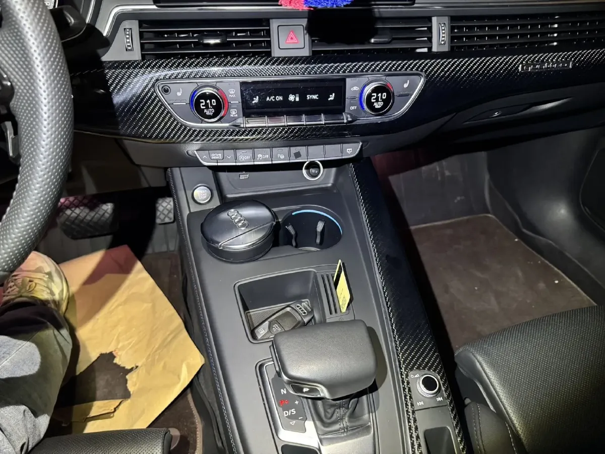 2022 Audi A4L 2.0T 190HP L4 7DCT,autocango,china used car exporter,china ev exporter,chinese used car exporter,chinese used ev exporter