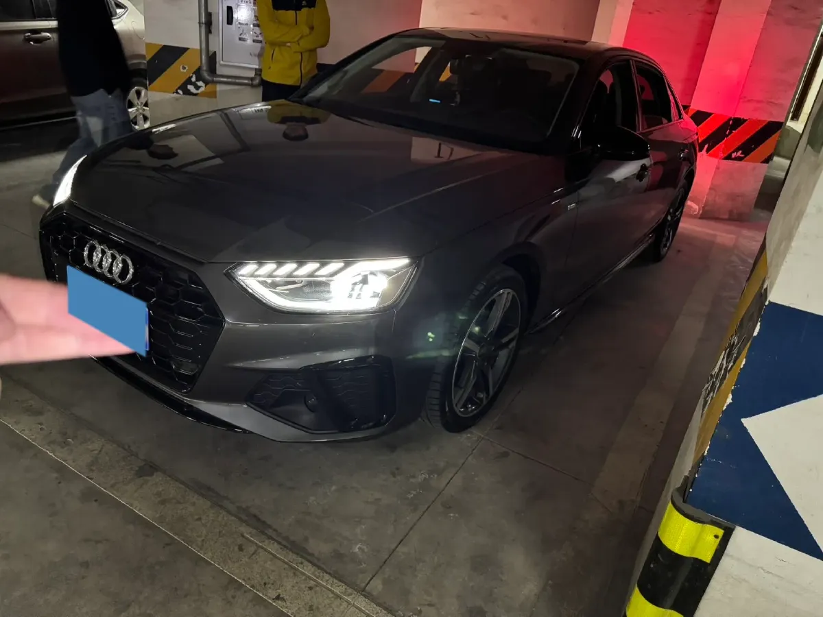 2022 Audi A4L 2.0T 190HP L4 7DCT,autocango,china used car exporter,china ev exporter,chinese used car exporter,chinese used ev exporter