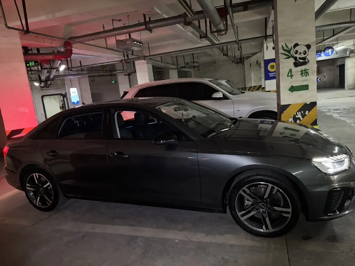2022 Audi A4L 2.0T 190HP L4 7DCT,autocango,china used car exporter,china ev exporter,chinese used car exporter,chinese used ev exporter