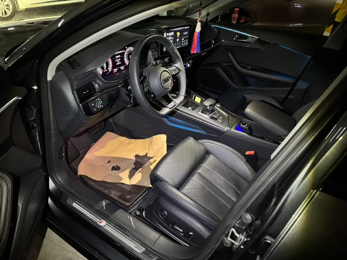 2022 Audi A4L 2.0T 190HP L4 7DCT,autocango,china used car exporter,china ev exporter,chinese used car exporter,chinese used ev exporter