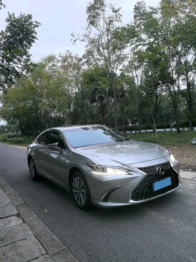 2023 Lexus ES 2.0L 173HP L4 CVT,autocango,china used car exporter,china ev exporter,chinese used car exporter,chinese used ev exporter