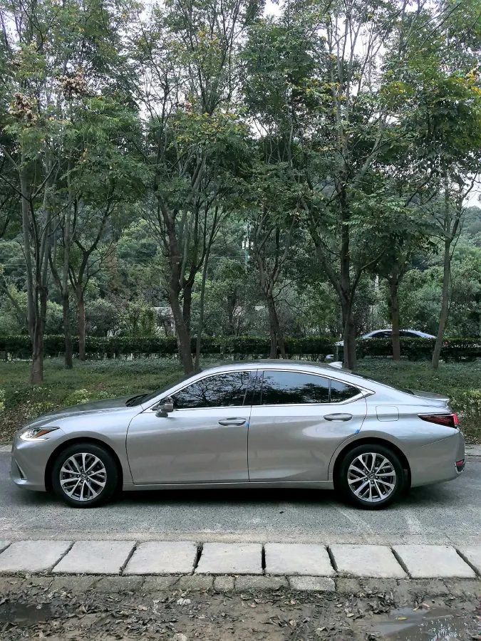 2023 Lexus ES 2.0L 173HP L4 CVT,autocango,china used car exporter,china ev exporter,chinese used car exporter,chinese used ev exporter