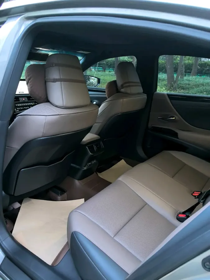 2023 Lexus ES 2.0L 173HP L4 CVT,autocango,china used car exporter,china ev exporter,chinese used car exporter,chinese used ev exporter