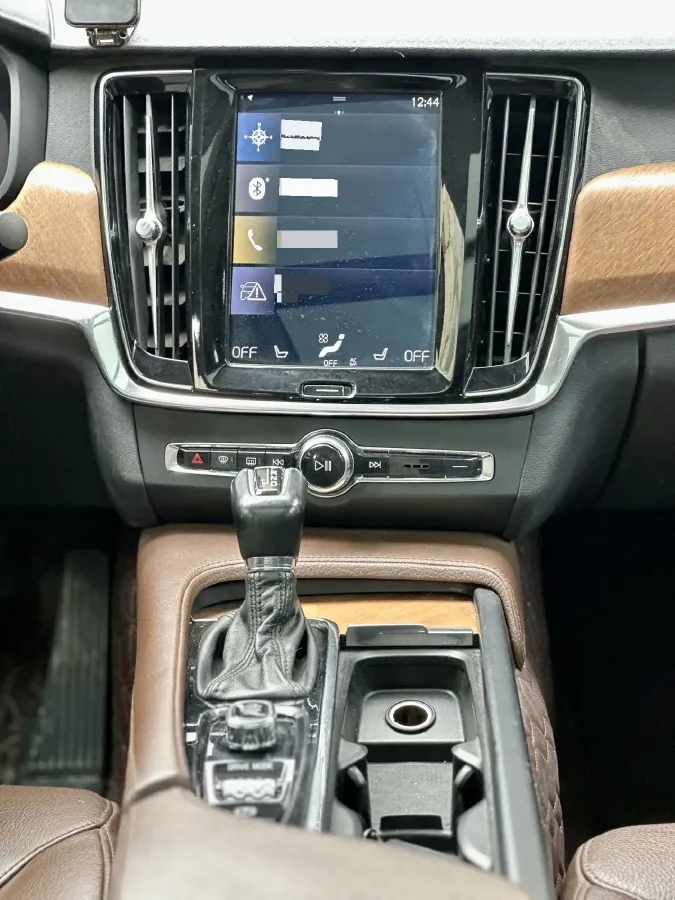 2019 Volvo S90 2.0T 254HP L4 8AT,autocango,china used car exporter,china ev exporter,chinese used car exporter,chinese used ev exporter