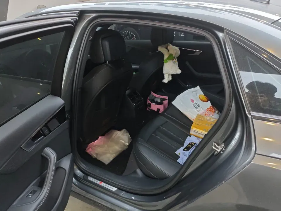 2023 Audi A4L 2.0T 190HP L4 7DCT,autocango,china used car exporter,china ev exporter,chinese used car exporter,chinese used ev exporter