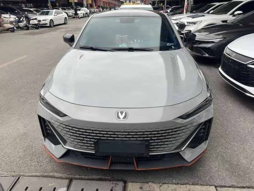 2022 ChangAn UNI-V 1.5T 188HP L4 7DCT,autocango,china used car exporter,china ev exporter,chinese used car exporter,chinese used ev exporter