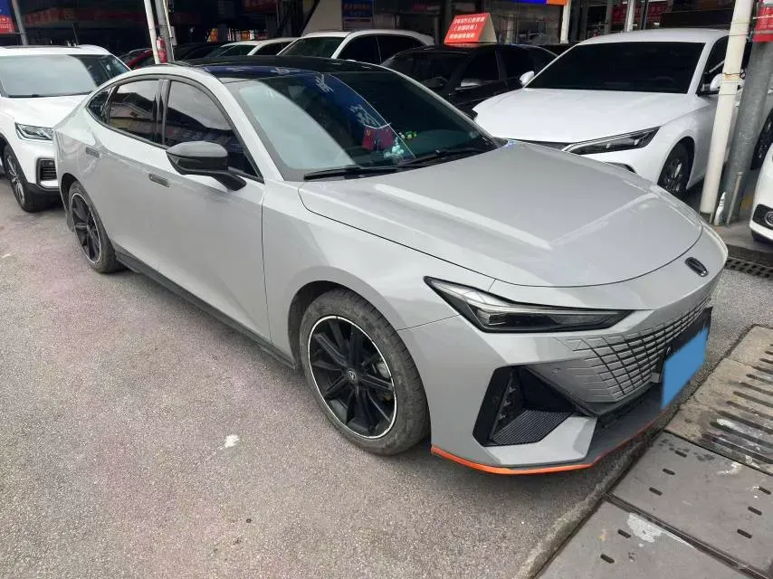 2022 ChangAn UNI-V 1.5T 188HP L4 7DCT,autocango,china used car exporter,china ev exporter,chinese used car exporter,chinese used ev exporter