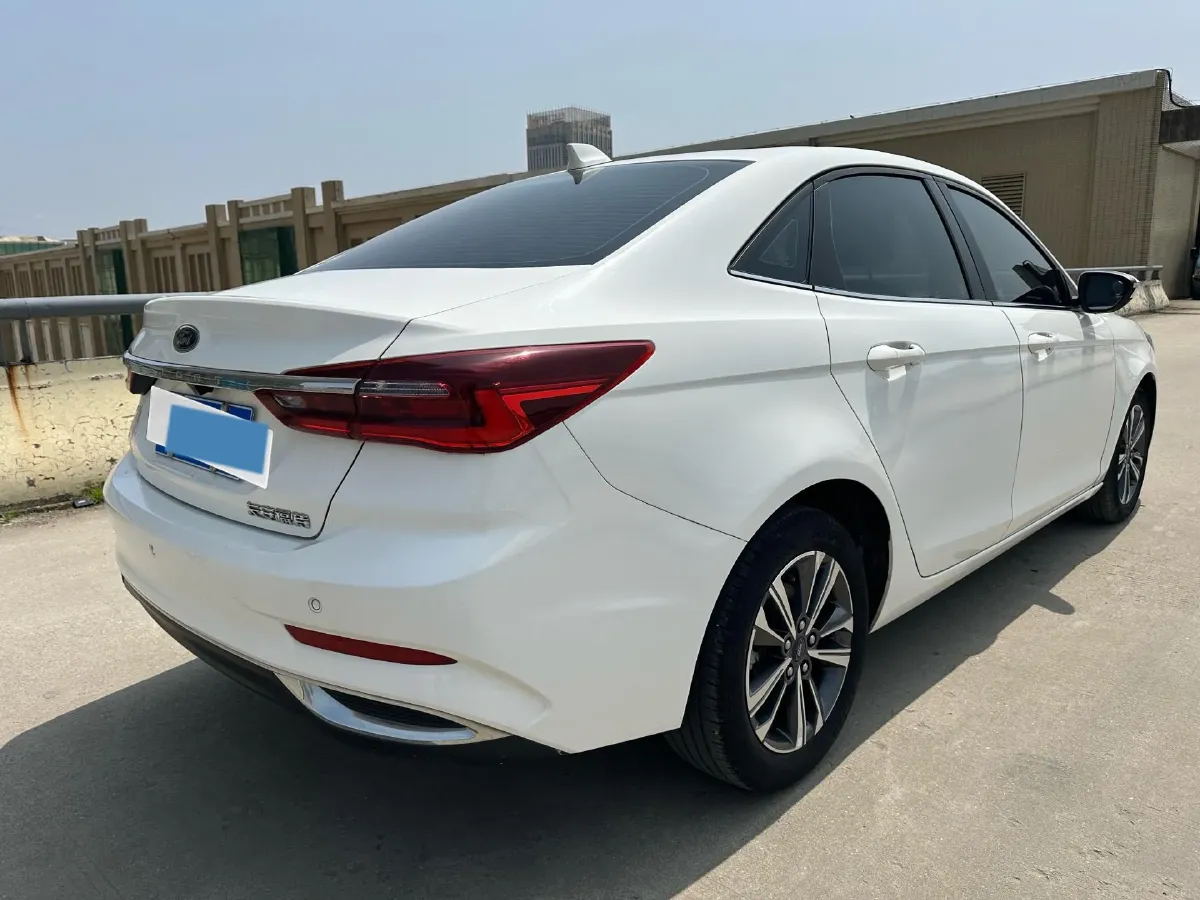 2021 Ford Escort 1.5L 122HP L3 6AT,autocango,china used car exporter,china ev exporter,chinese used car exporter,chinese used ev exporter