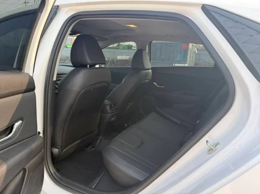 2023 Hyundai Elantra 1.5L 115HP L4 CVT,autocango,china used car exporter,china ev exporter,chinese used car exporter,chinese used ev exporter