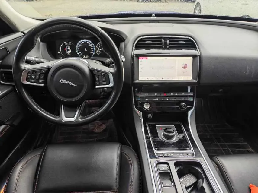 2019 Land Rover Discovery Sport 2.0T 200HP L4 9AT,autocango,china used car exporter,china ev exporter,chinese used car exporter,chinese used ev exporter