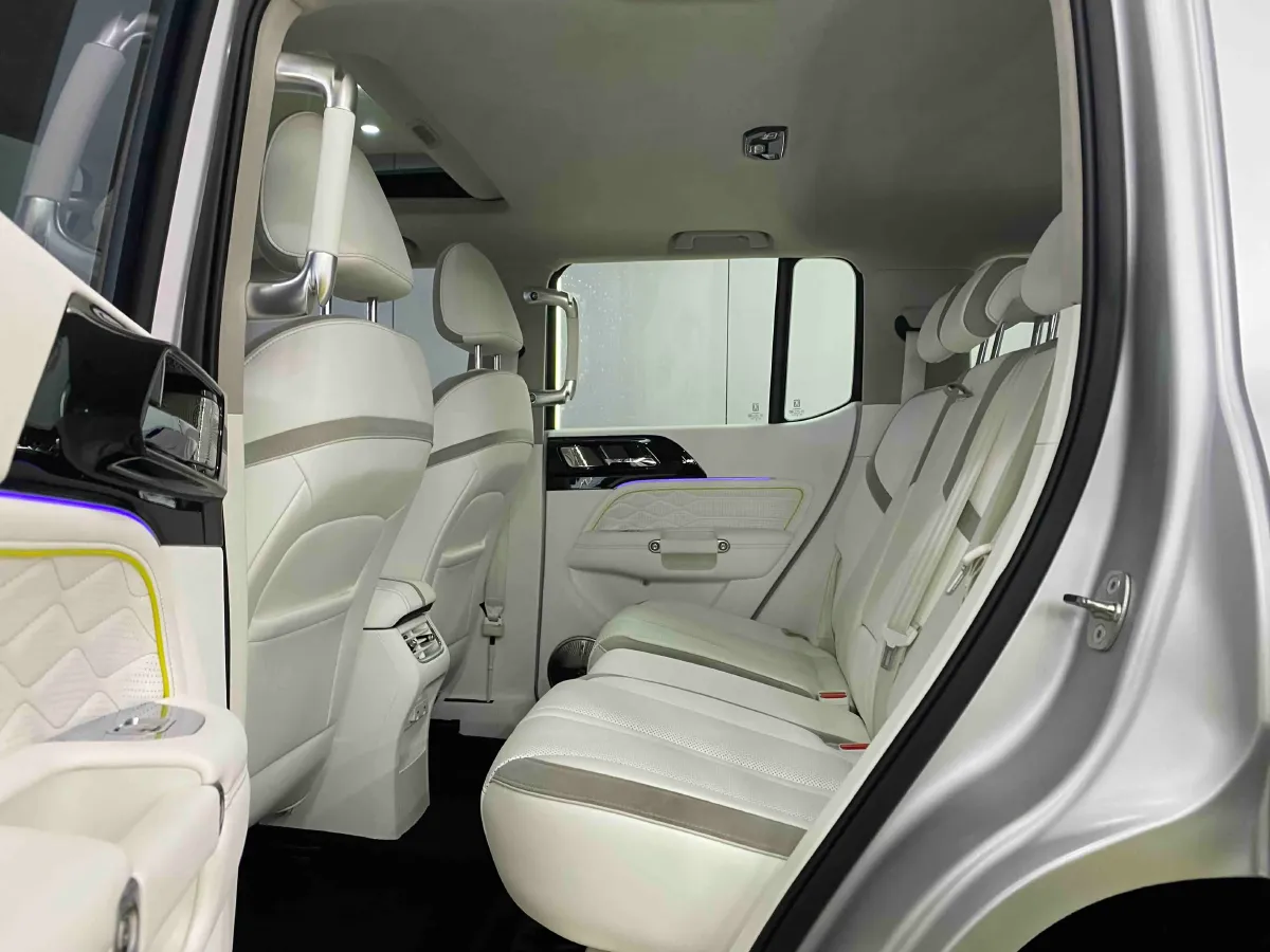 2021 Cyberspace 300 2.0T 227HP L4 8AT,autocango,china used car exporter,china ev exporter,chinese used car exporter,chinese used ev exporter