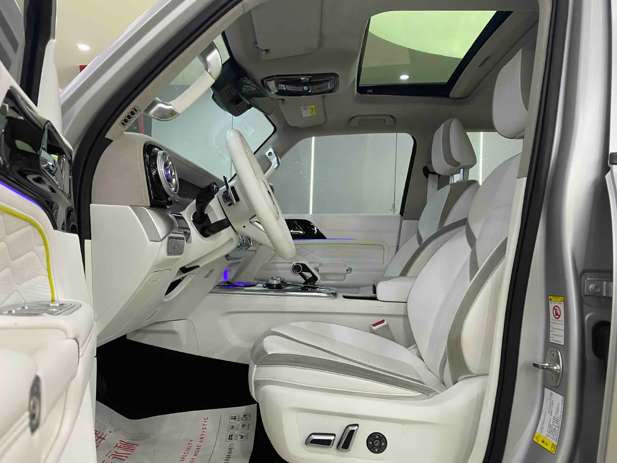 2021 Cyberspace 300 2.0T 227HP L4 8AT,autocango,china used car exporter,china ev exporter,chinese used car exporter,chinese used ev exporter