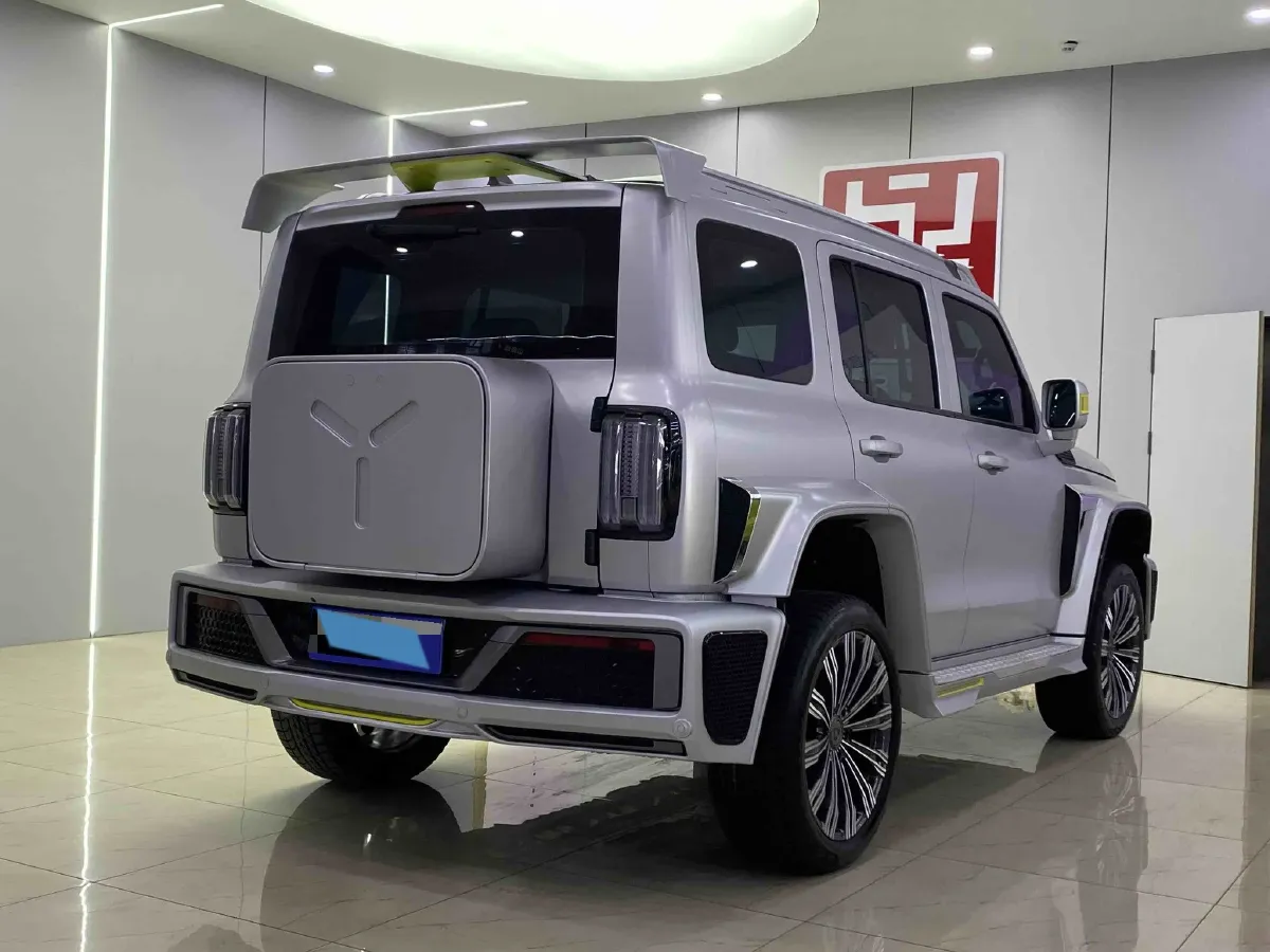 2021 Cyberspace 300 2.0T 227HP L4 8AT,autocango,china used car exporter,china ev exporter,chinese used car exporter,chinese used ev exporter
