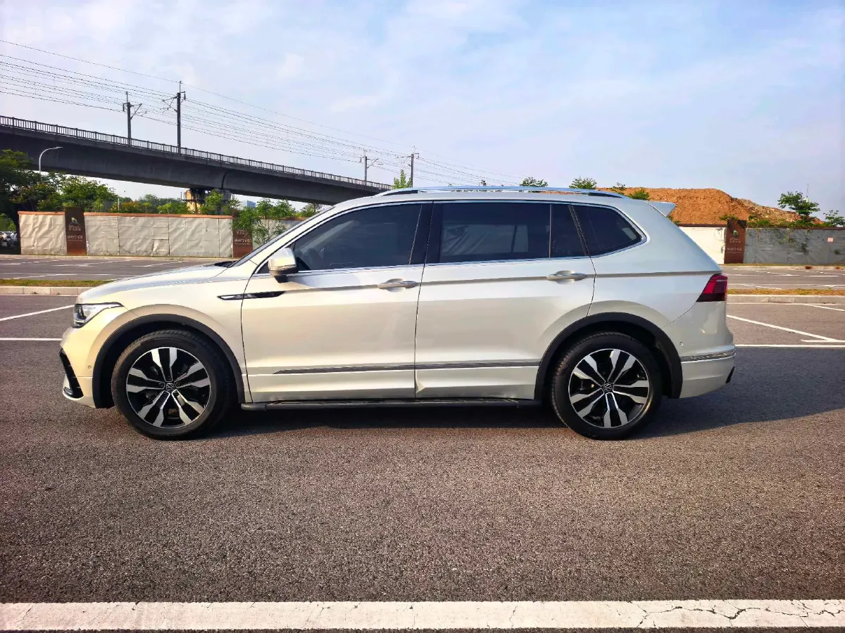 2022 Toyota Wildlander 2.5L 178HP L4 E-CVT Hybrid,autocango,china used car exporter,china ev exporter,chinese used car exporter,chinese used ev exporter