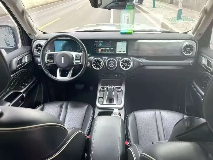 2021 Tank 300 2.0T 227HP L4 8AT,autocango,china used car exporter,china ev exporter,chinese used car exporter,chinese used ev exporter