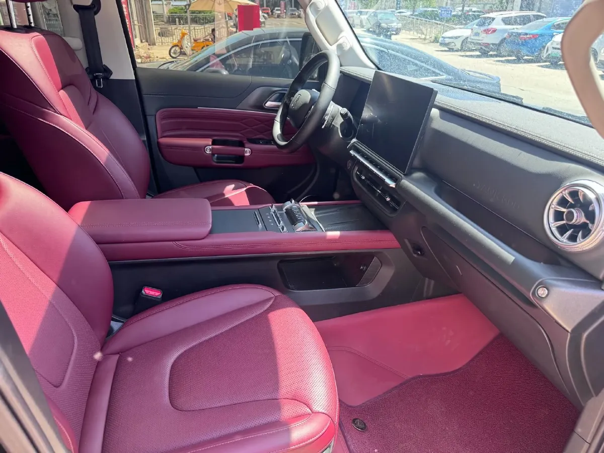 2025 Tank 300 2.0T 227HP L4 9AT,autocango,china used car exporter,china ev exporter,chinese used car exporter,chinese used ev exporter