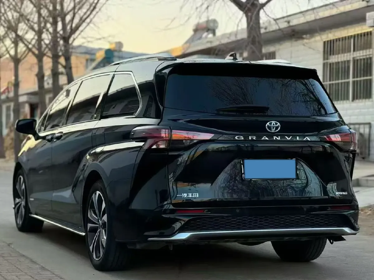 2023 Toyota Granvia 2.5L 189HP L4 E-CVT Hybrid,autocango,china used car exporter,china ev exporter,chinese used car exporter,chinese used ev exporter