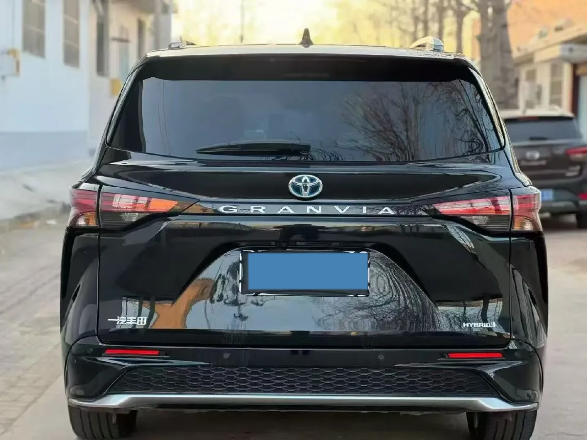 2023 Toyota Granvia 2.5L 189HP L4 E-CVT Hybrid,autocango,china used car exporter,china ev exporter,chinese used car exporter,chinese used ev exporter