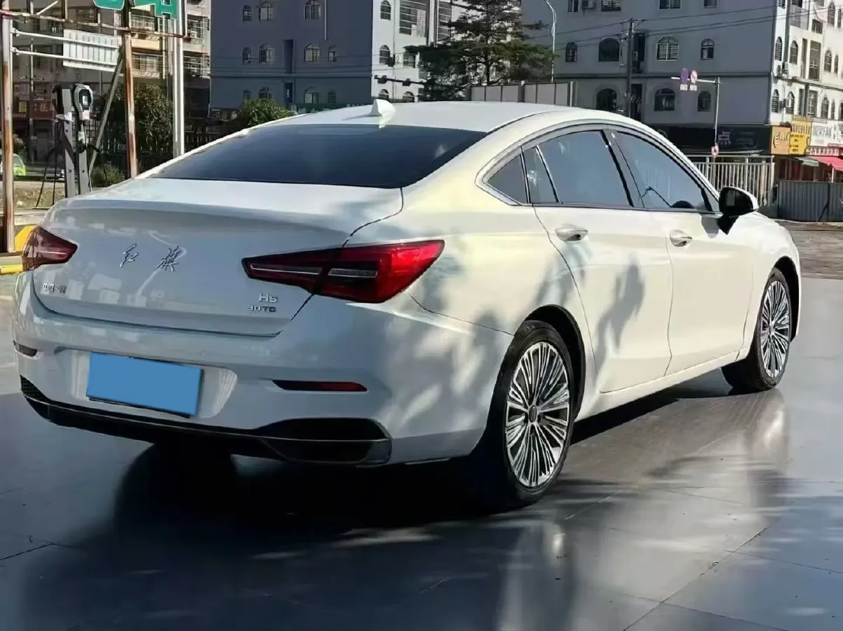 2022 HongQi H5 1.5T 169HP L4 7DCT,autocango,china used car exporter,china ev exporter,chinese used car exporter,chinese used ev exporter
