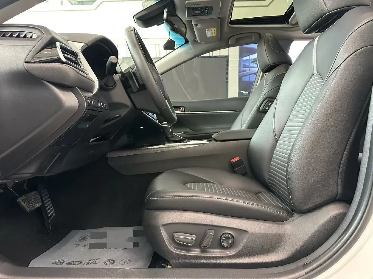2023 Toyota Camry 2.5L 207HP L4 8AT,autocango,china used car exporter,china ev exporter,chinese used car exporter,chinese used ev exporter