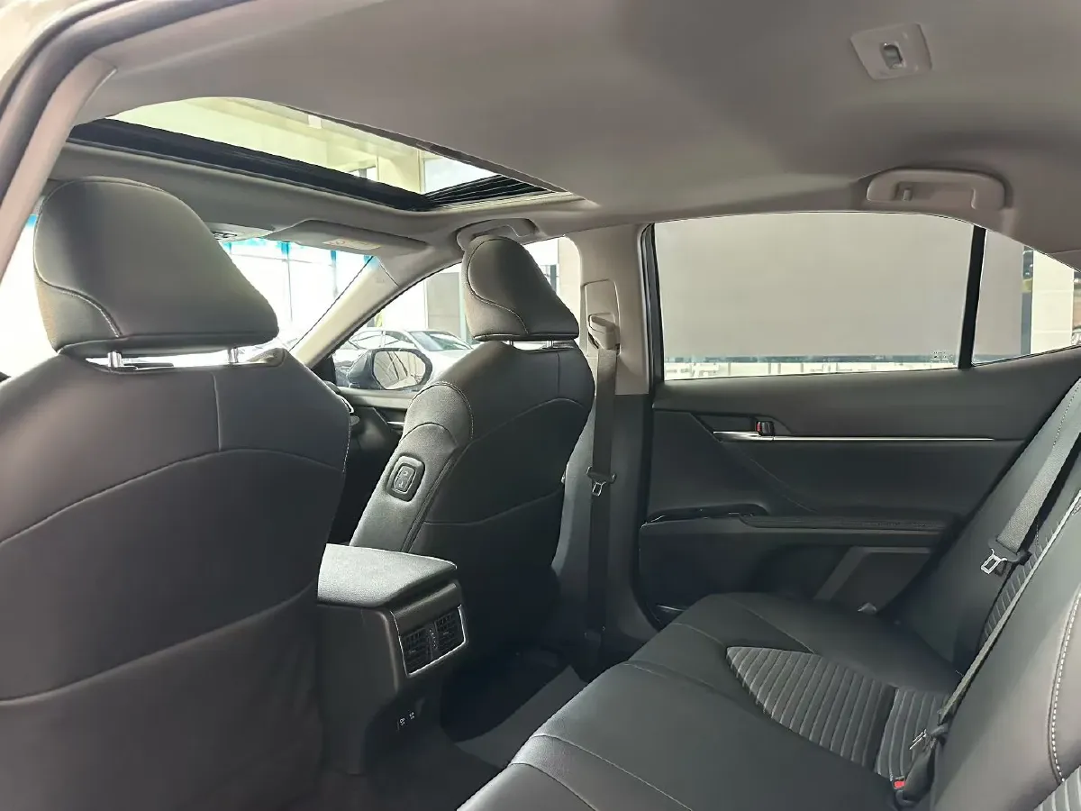 2023 Toyota Camry 2.5L 207HP L4 8AT,autocango,china used car exporter,china ev exporter,chinese used car exporter,chinese used ev exporter