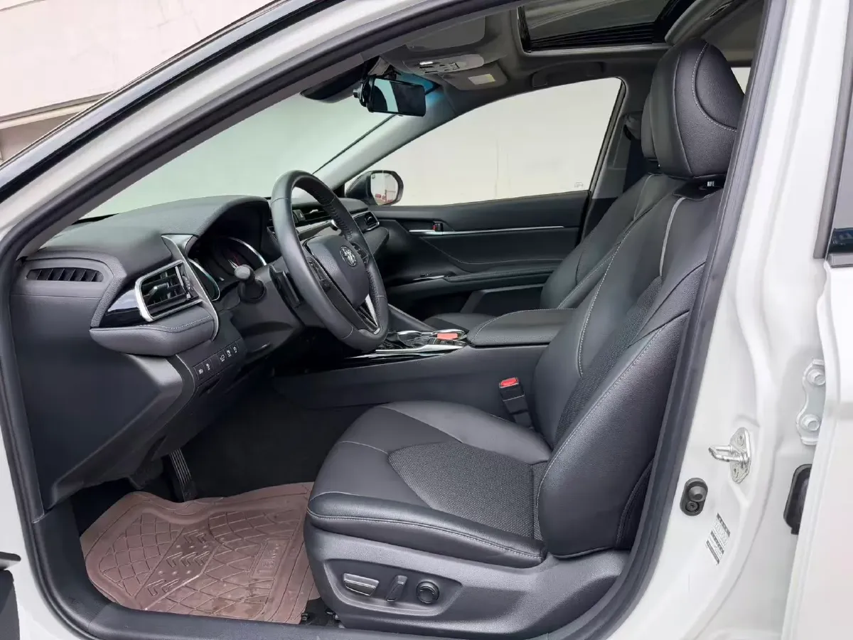 2021 Toyota Camry 2.5L 209HP L4 8AT,autocango,china used car exporter,china ev exporter,chinese used car exporter,chinese used ev exporter