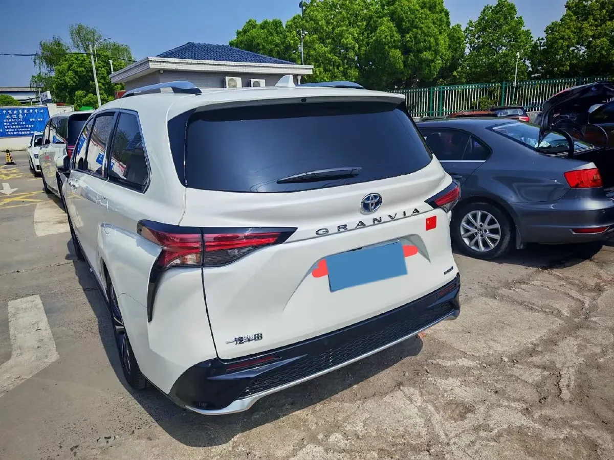 2022 Toyota Granvia 2.5L 192HP L4 E-CVT Hybrid,autocango,china used car exporter,china ev exporter,chinese used car exporter,chinese used ev exporter