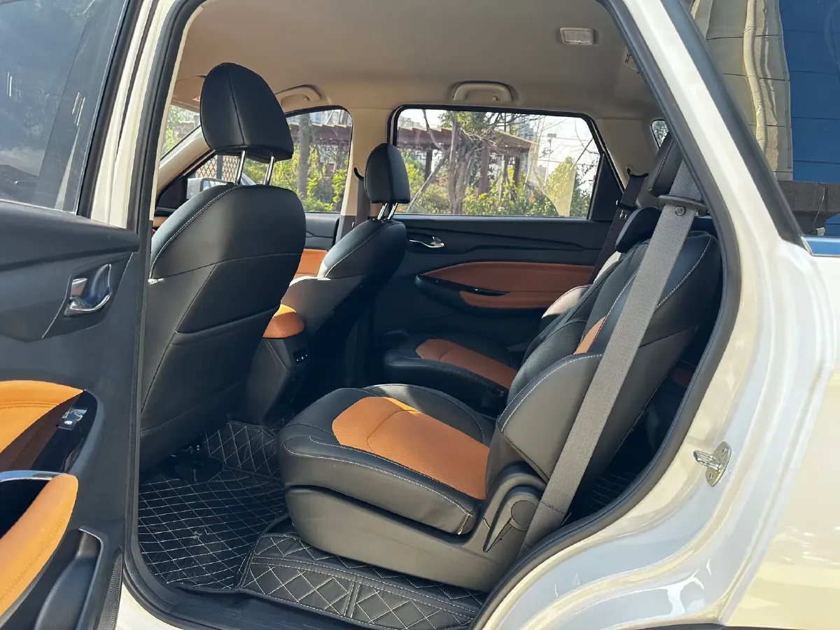 2019 WuLing HongGuang S3 1.5L 99HP L4 6MT,autocango,china used car exporter,china ev exporter,chinese used car exporter,chinese used ev exporter