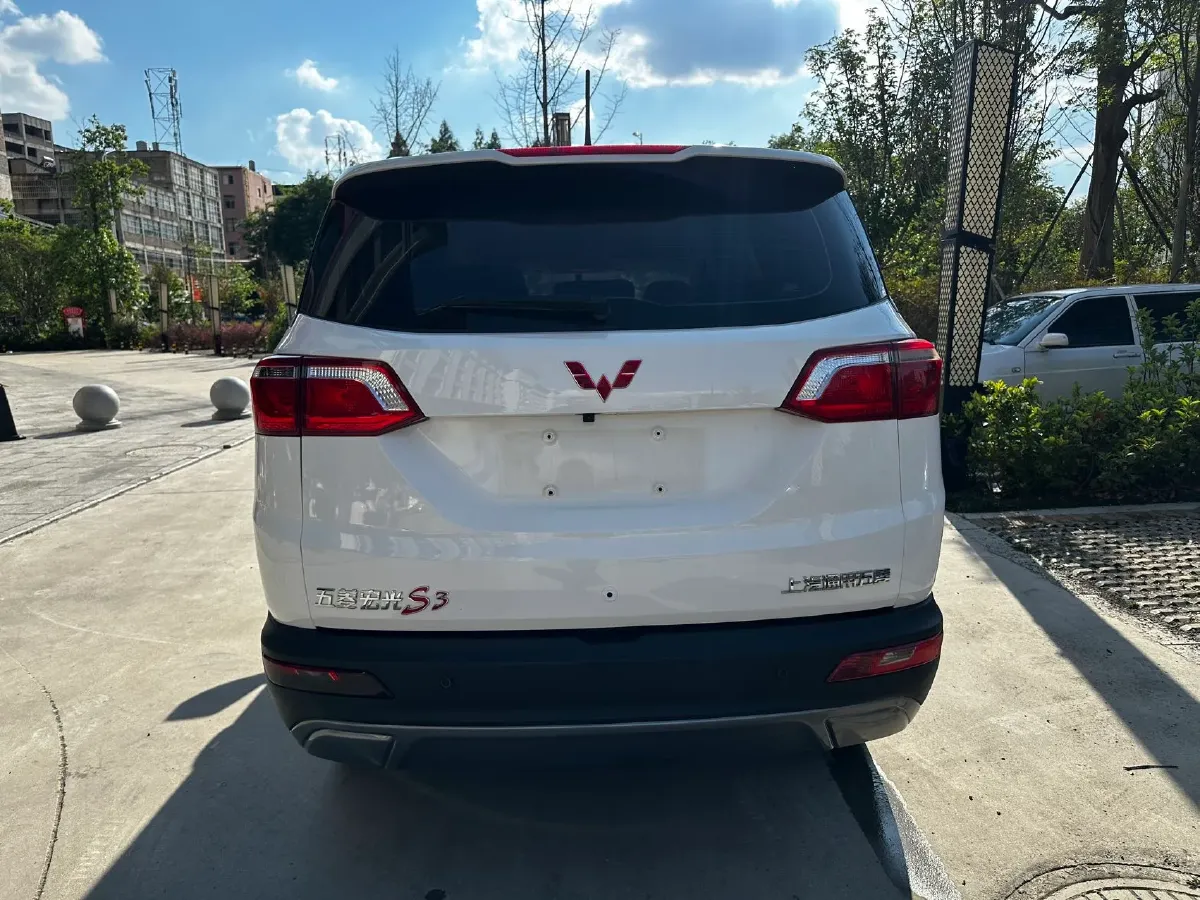 2019 WuLing HongGuang S3 1.5L 99HP L4 6MT,autocango,china used car exporter,china ev exporter,chinese used car exporter,chinese used ev exporter