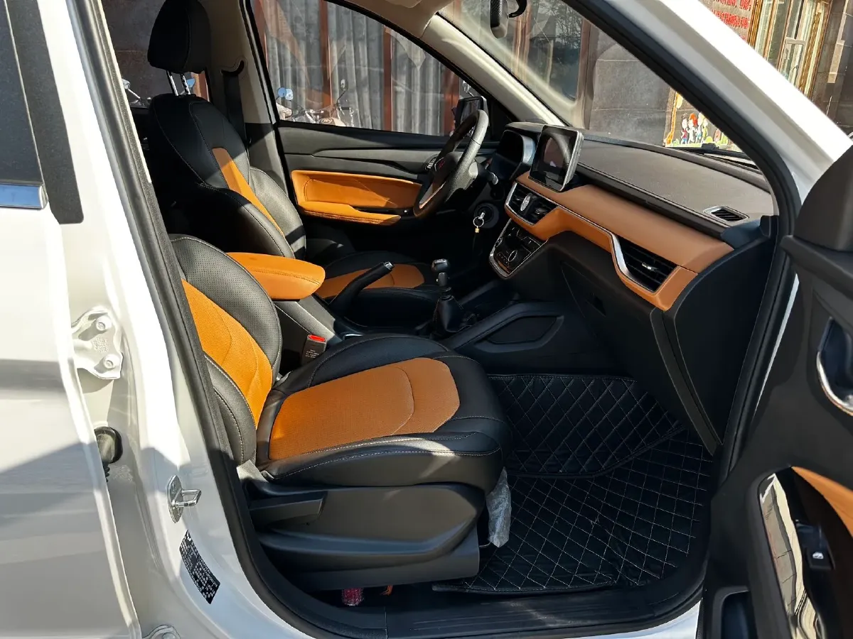 2019 WuLing HongGuang S3 1.5L 99HP L4 6MT,autocango,china used car exporter,china ev exporter,chinese used car exporter,chinese used ev exporter