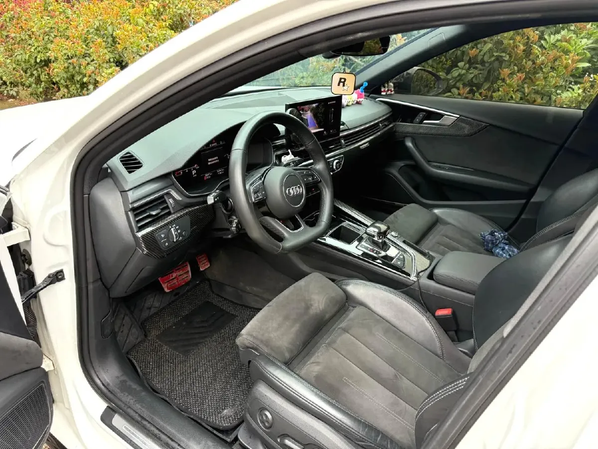 2023 Audi A4L 2.0T 245HP L4 7DCT,autocango,china used car exporter,china ev exporter,chinese used car exporter,chinese used ev exporter