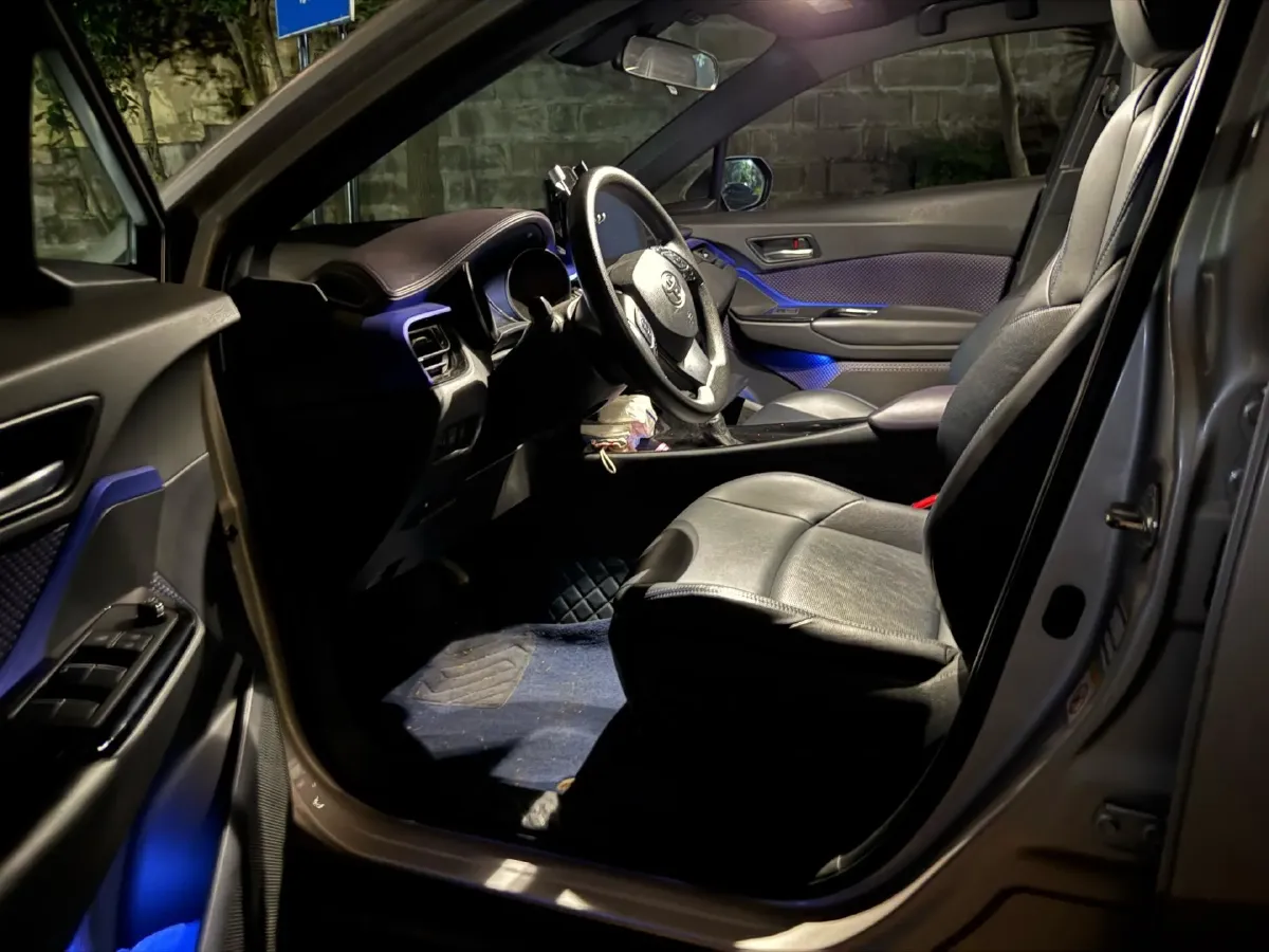 2020 Toyota C-HR 2.0L 171HP L4 CVT,autocango,china used car exporter,china ev exporter,chinese used car exporter,chinese used ev exporter