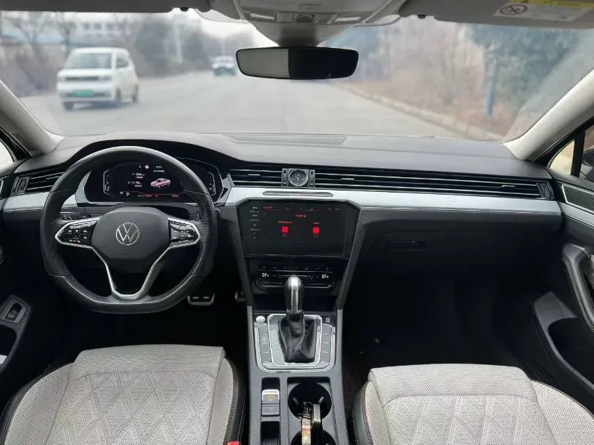 2023 Volkswagen Magotan 2.0T 186HP L4 7DCT,autocango,china used car exporter,china ev exporter,chinese used car exporter,chinese used ev exporter