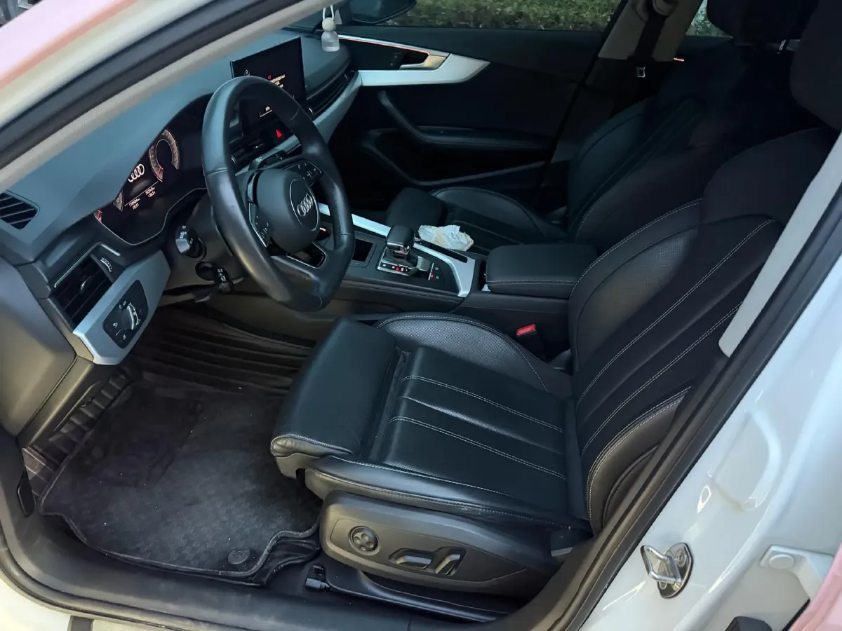 2022 Audi A4L 2.0T 190HP L4 7DCT,autocango,china used car exporter,china ev exporter,chinese used car exporter,chinese used ev exporter