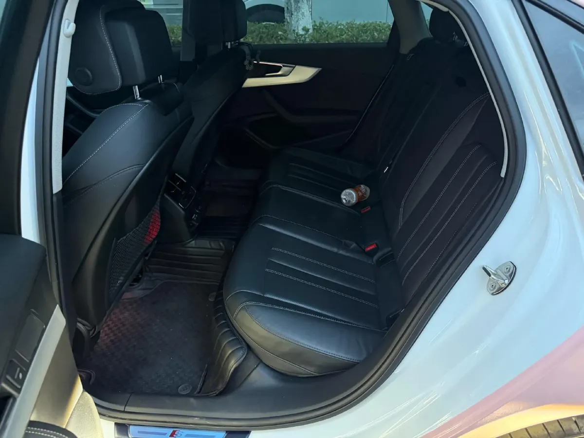 2022 Audi A4L 2.0T 190HP L4 7DCT,autocango,china used car exporter,china ev exporter,chinese used car exporter,chinese used ev exporter